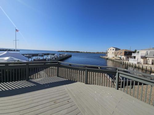 Exterior view, Bay Front, Brant Beach, Beach Badges, Wifi, in Beach Haven (NJ)