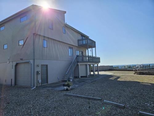 Exterior view, Bay Front, Brant Beach, Beach Badges, Wifi, in Beach Haven (NJ)