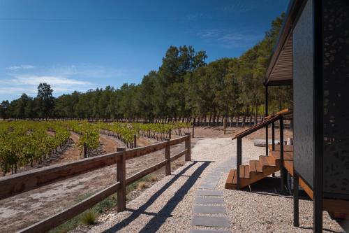 ARBY - Irvine Wines Tiny Home in Flaxman Valley