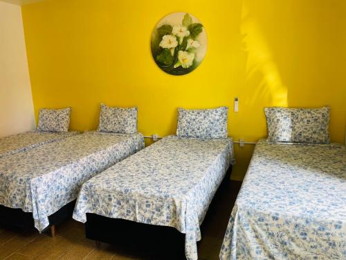 4 twin beds