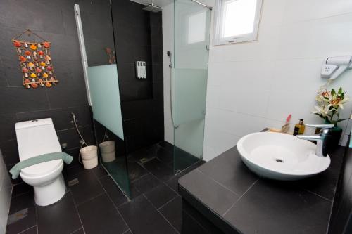 King Suite with Balcony image 10