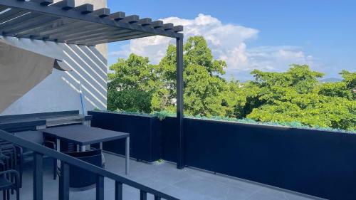 Departamento con Alberca a solo 5 minutos del Malecón - A1