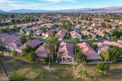 Scenic Getaway Spacious 3BR 3BA w Pool and Tennis Access Scenic Getaway Spacious 3BR 3BA w Pool and Tennis Access