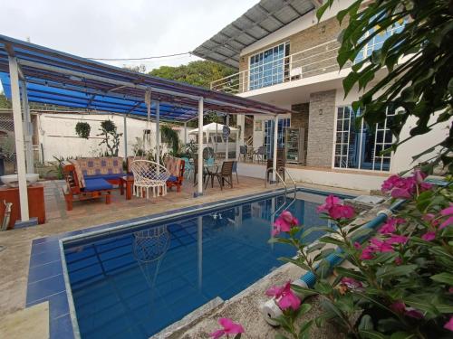 L'Vanna Hotel