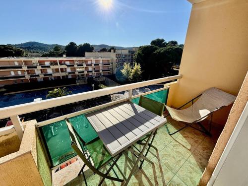 Charmant appartement avec terrasse et parking proche plage - FR-1-816-27 - Location saisonnière - Bormes-les-Mimosas