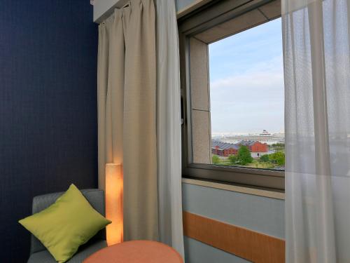 room detail thumbnail 2