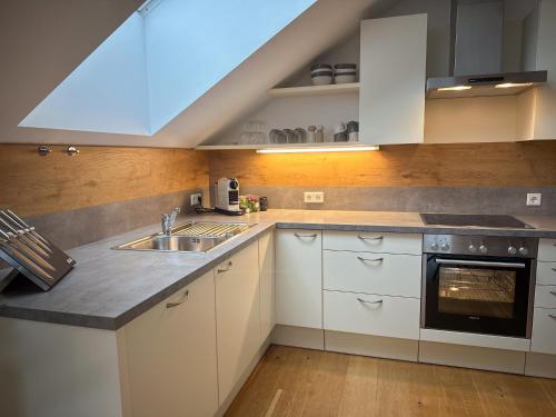"EIGHT" Premium Apartments Seekirchen, charmante 3-Zi-Dachgeschoss-Wohnung mit Balkon in Seekirchen am Wallersee, Österreich