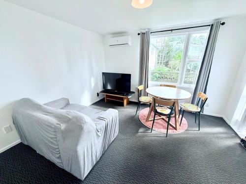 Comfy 2 bedroom flat, close to city in ไอส์แลนด์เบย์