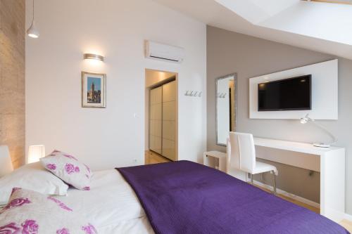 Laura Lux Suites - image 13