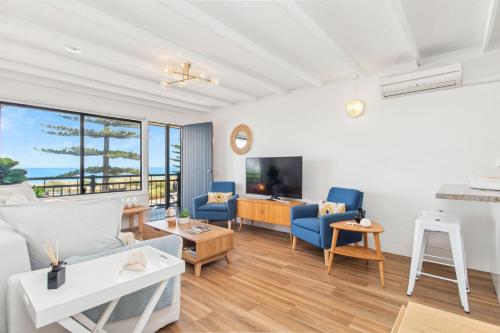 Waterfront Serenity in Seacliff in Seacliff