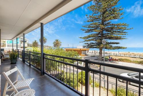 Waterfront Serenity in Seacliff in Seacliff