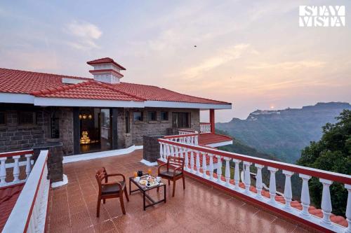 StayVista at Cliffhanger Solitude with Balcony, Lawn, Kolhapur