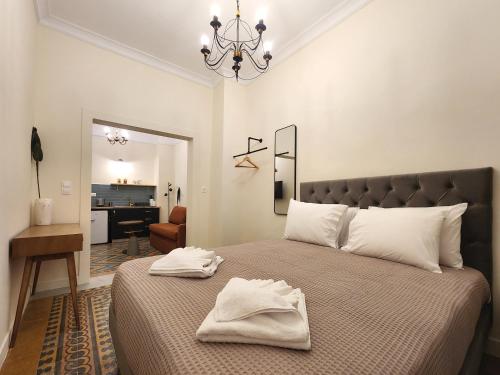 Emerald House Rooftop & Stylish Apartments In Central Athens - image 14
