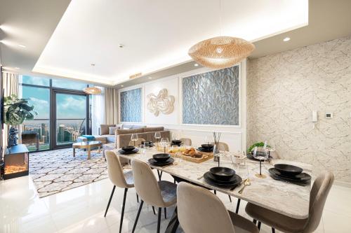 Sky Palace with Burj Views & Downtown's Top Rooftop Pool, 3Br Apartment in Paramount Hotel Midtown, Dubái (foto 7)