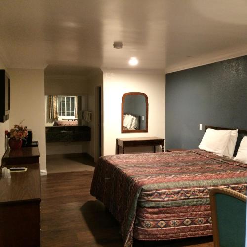 Royal Inn – Lomita, CA