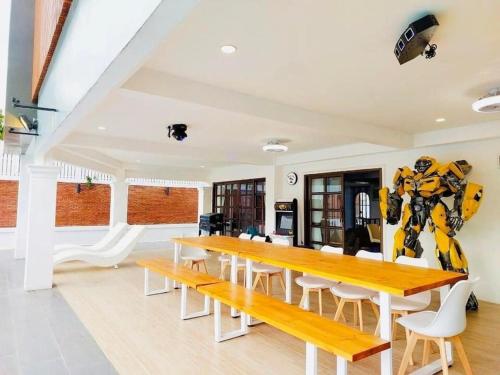 FUN r2 Villa, 20 People Max FUN r2 Villa, 20 People Max