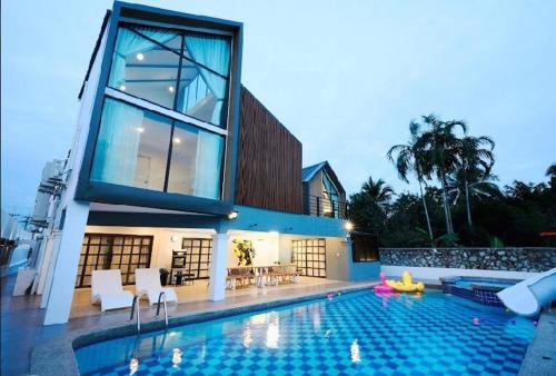 FUN r2 Villa, 20 People Max FUN r2 Villa, 20 People Max