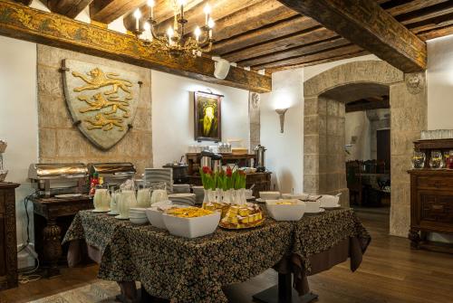 Étterem, Three Crowns Residents in Tallinn Óváros