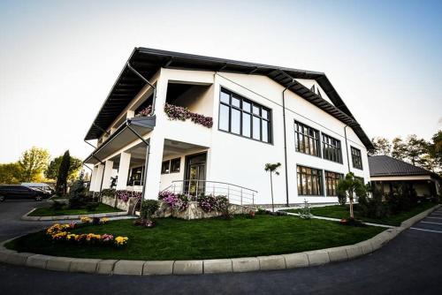 Condor Resort - Accommodation - Dulceşti