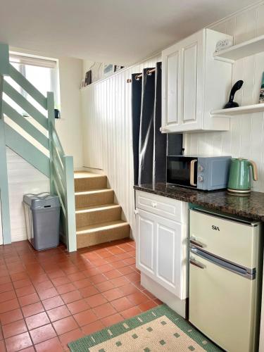 Kitchen, Priory Barn Apartment in Glastonbury