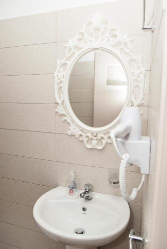 Fantastic Hotel 2 - image 3