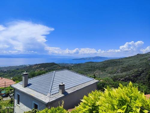 TERPOU StoneHouse and Suites Deluxe Family Suite in Agios Vlasios