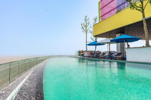 Flamingo Ibiza Hai Tien Thanh Hoa Resort Luxury - 수영장