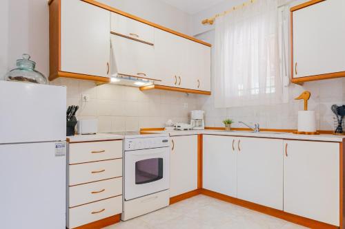 IOLI by halu! 3BD family house with private garden, Afitos (foto 3)