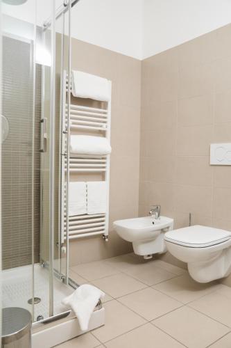 Double Room with Private Bathroom image 1