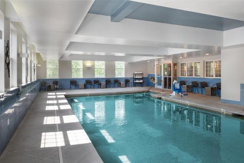 La Quinta by Wyndham St. Albans - image 8