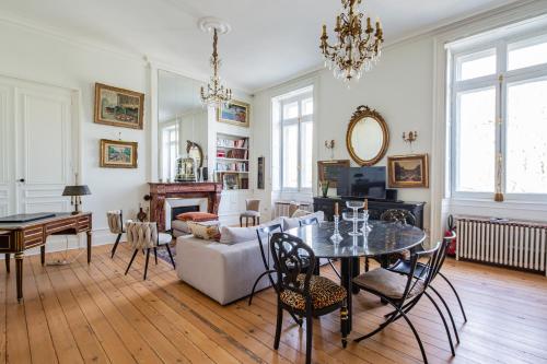 Élégance et Luxe au Cœur de Bordeaux-Quinconces, Bordeaux