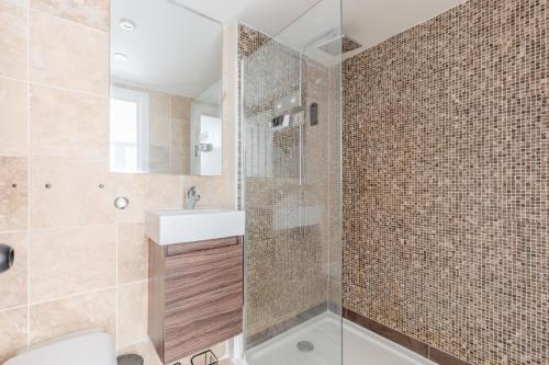 Stunningly Spacious 4BD Home Clapham North, Londres (foto 9)