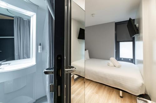 easyHotel Victoria - image 7