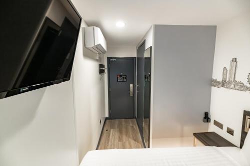 easyHotel Victoria - image 2