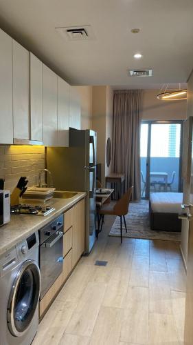 Furnished studio apartment next to metro, Dubái (foto 3)