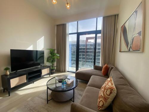 Large 1 Bedroom Apartment in Azizi Riviera 15, Дубай (фото 4)
