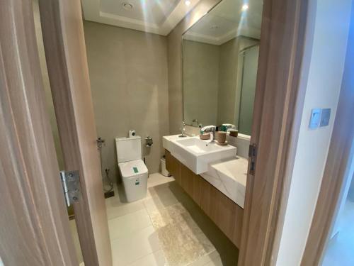 Large 1 Bedroom Apartment in Azizi Riviera 15, Дубай (фото 10)