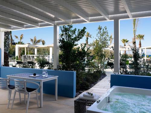 Létesítmények, Aurora Luxury Suites in Panagia Kalou