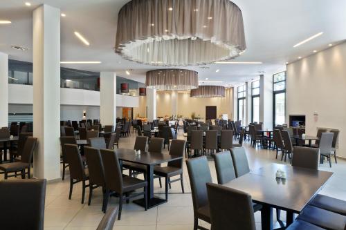 Long Beach Hotel & Resort - image 4