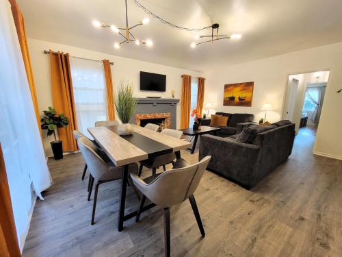 Perfectly located Pico Robertson ground floor 3 bedroom apartment Walk to restaurants WIFI TV Game Console Parking 5 minutes to Rodeo Drive, Los Angeles (foto 7)