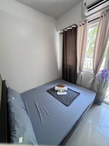 Unistay SHORE Residence amazing pool view, Manila