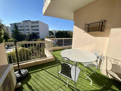 Cannes proche Croisette - 2P tout confort terrasse - image 3