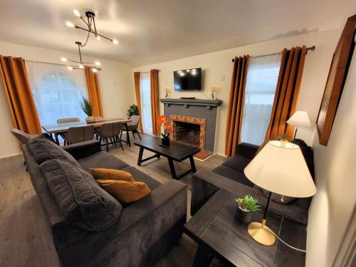 Perfectly located Pico Robertson ground floor 3 bedroom apartment Walk to restaurants WIFI TV Game Console Parking 5 minutes to Rodeo Drive, Los Angeles (foto 8)