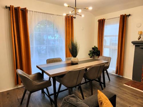 Perfectly located Pico Robertson ground floor 3 bedroom apartment Walk to restaurants WIFI TV Game Console Parking 5 minutes to Rodeo Drive, Los Angeles (foto 10)