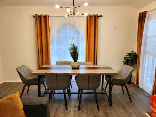 Perfectly located Pico Robertson ground floor 3 bedroom apartment Walk to restaurants WIFI TV Game Console Parking 5 minutes to Rodeo Drive, Los Angeles (foto 9)