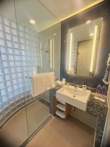 room detail thumbnail 2