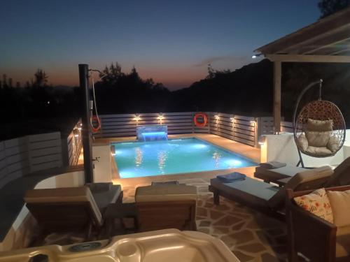 Peldbaseins, Villa Parisi Naxos Deluxe in Agkidia
