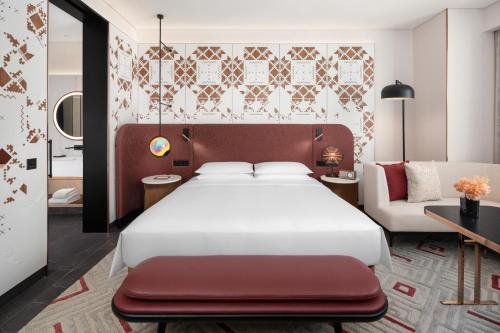 Deluxe King Room image 1