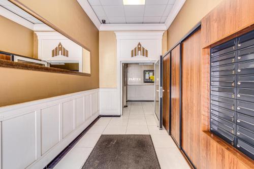 Superior One-Bedroom Apartment with Balcony image 6