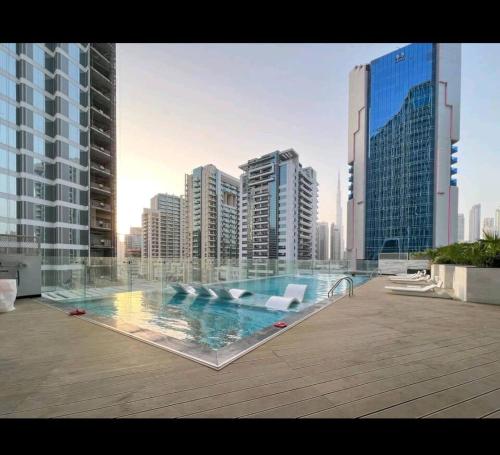 Stylish Studio Bayz Danube Burj Khalifa View Pool, Dubai (Foto 6)
